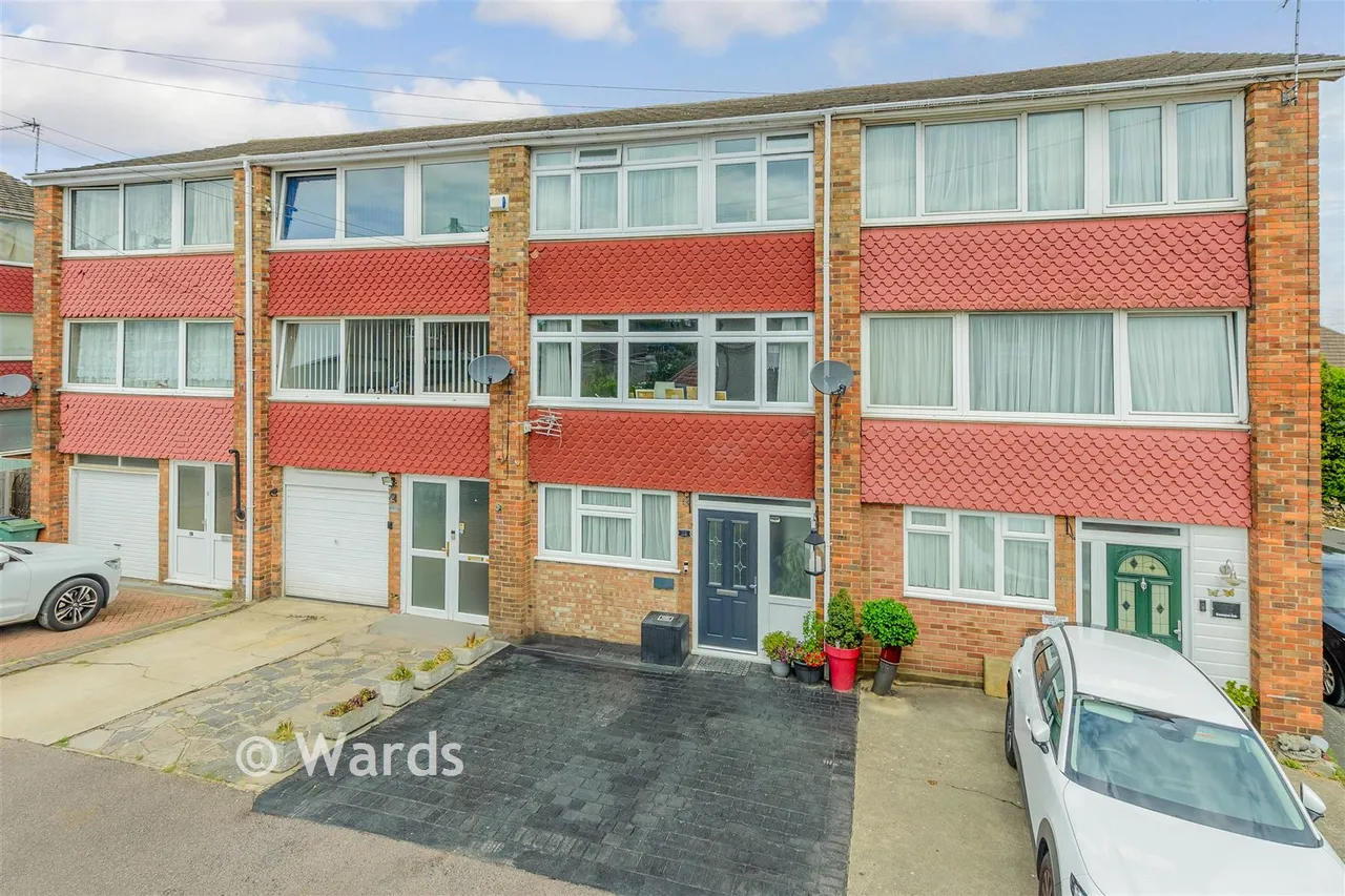5 bed house for sale, Cadogan Avenue, Dartford, DA2
