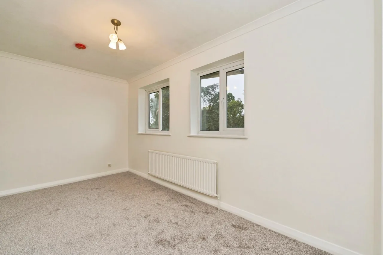 High Street, Hayes, UB3, photo 7
