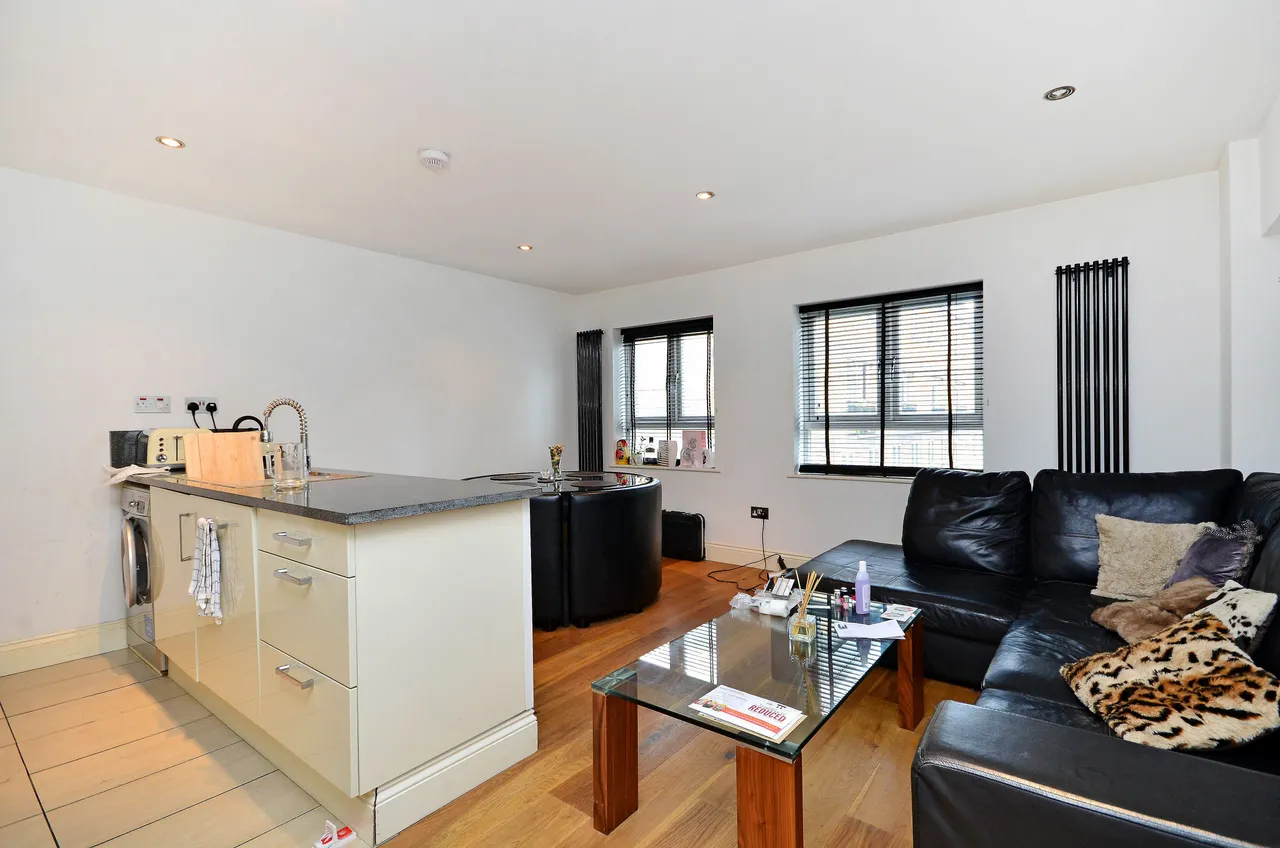 1 bed flat to rent — 55f Camden Street, London
