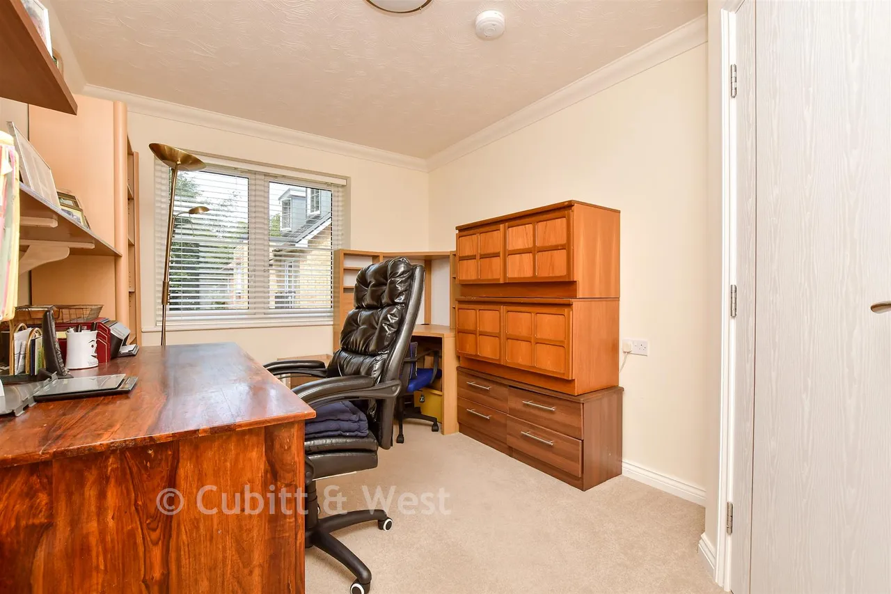 Great Tattenhams, Epsom, KT18, photo 10