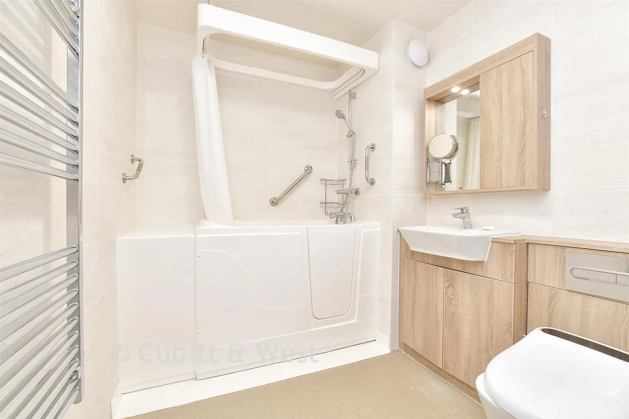 Great Tattenhams, Epsom, KT18, photo 8
