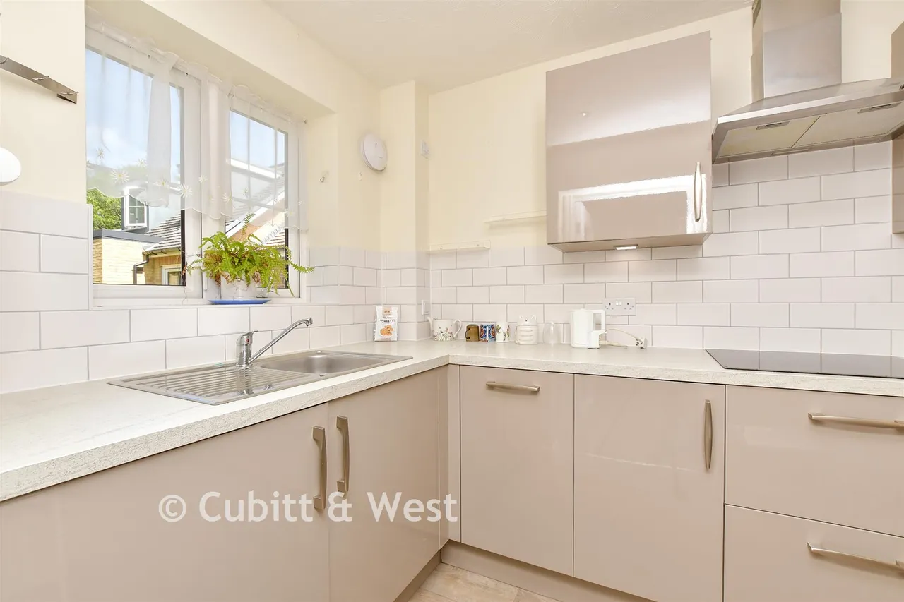 Great Tattenhams, Epsom, KT18, photo 6
