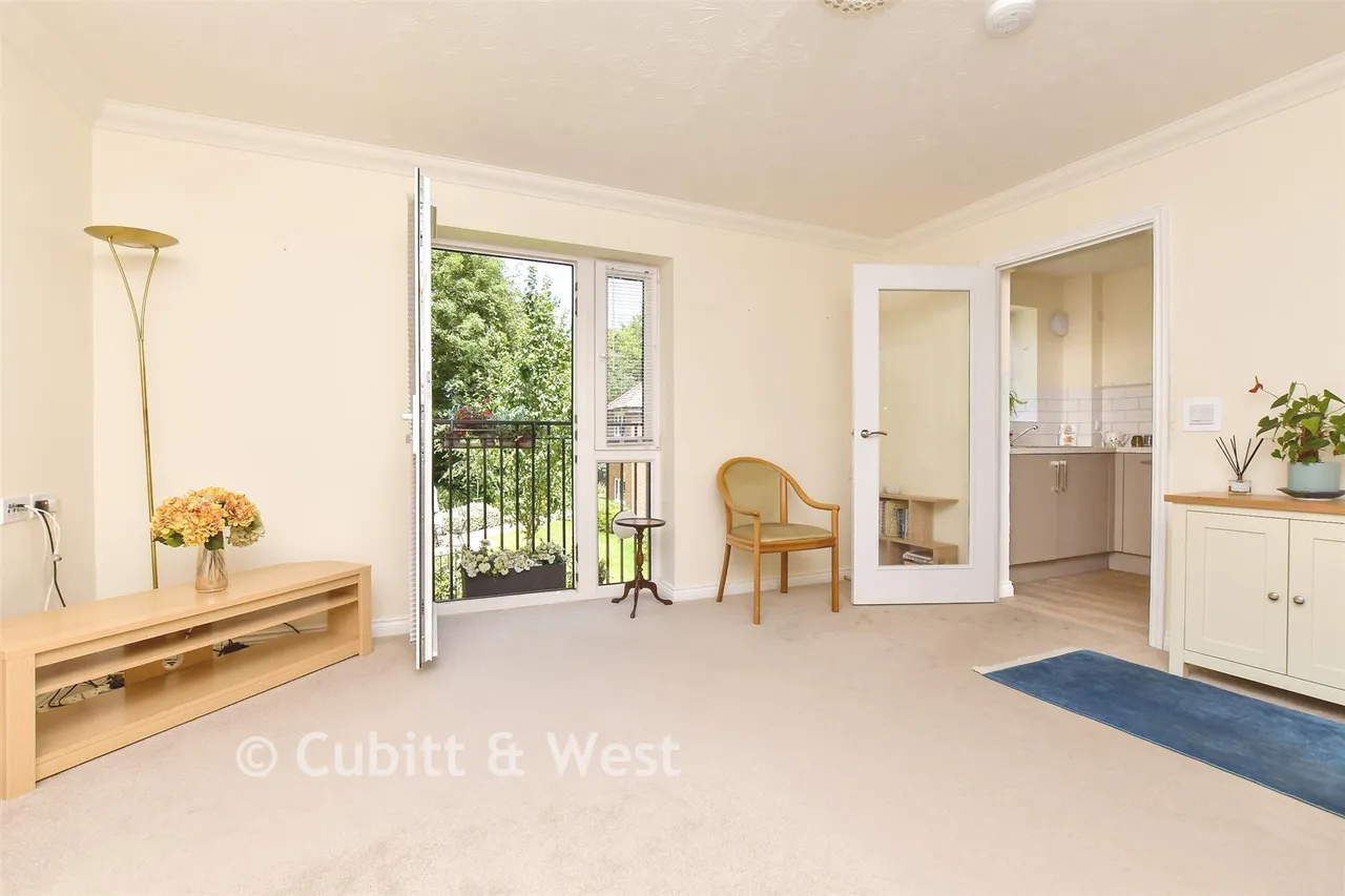 Great Tattenhams, Epsom, KT18, photo 2