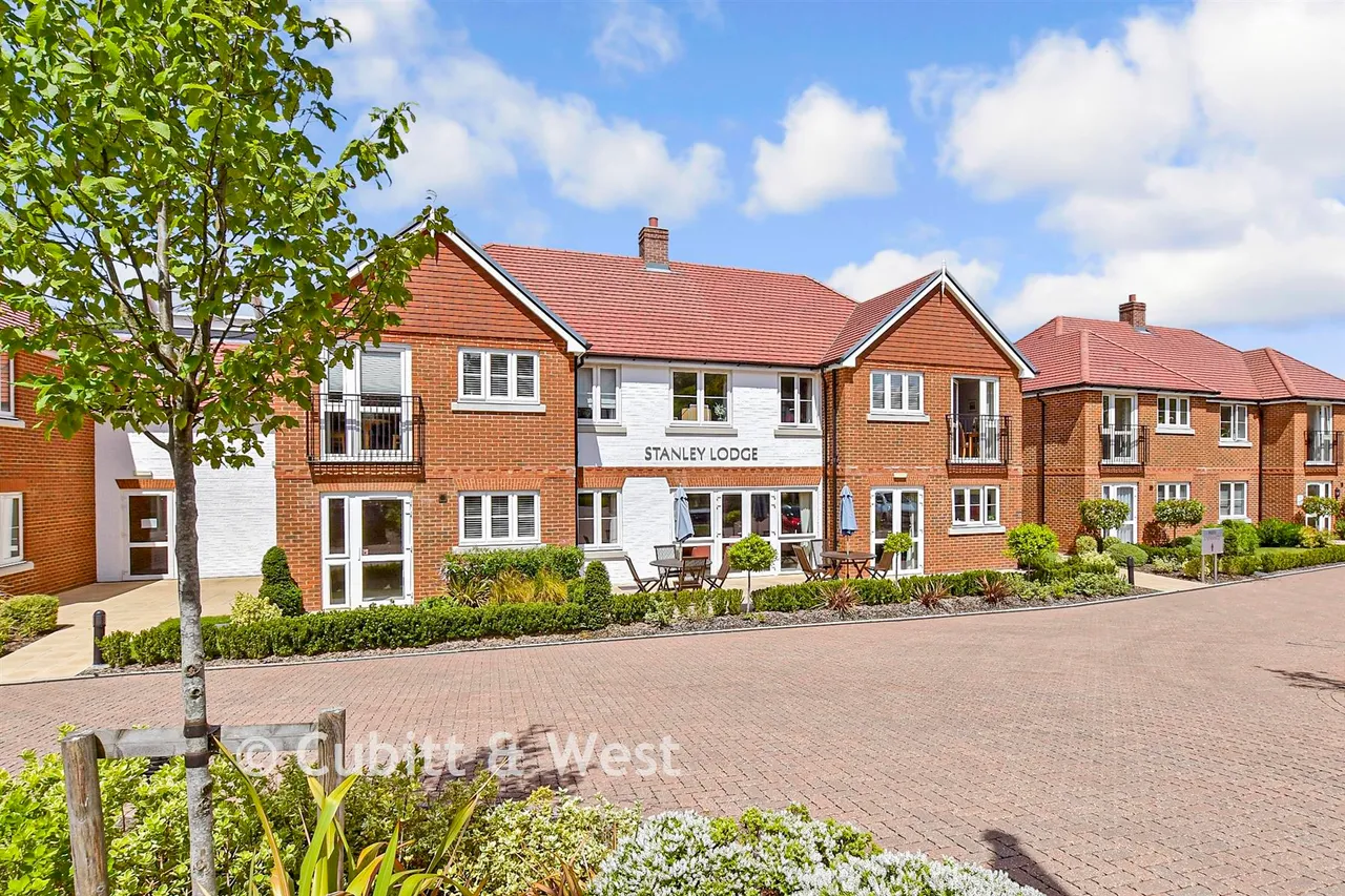 Great Tattenhams, Epsom, KT18, photo 15