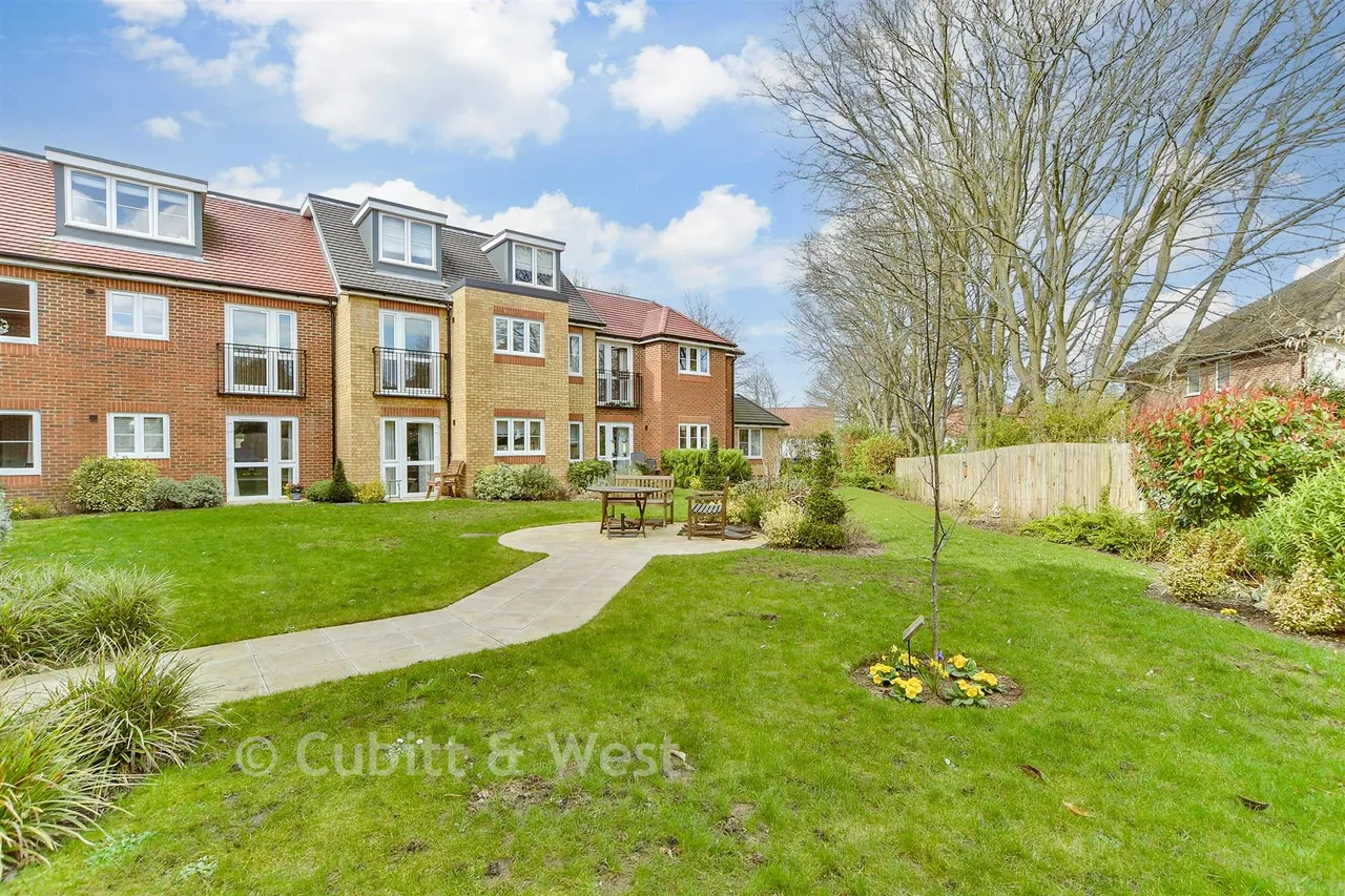Great Tattenhams, Epsom, KT18, photo 13