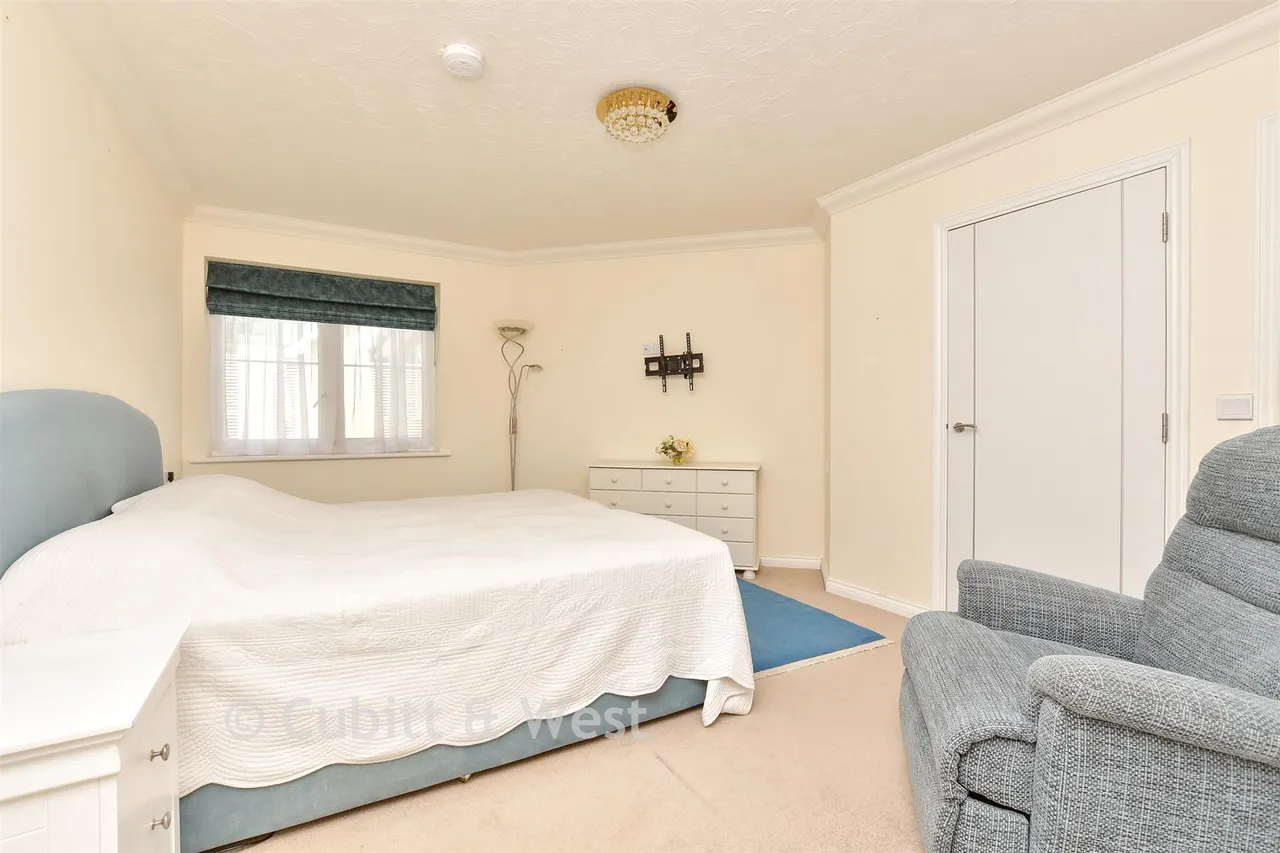 Great Tattenhams, Epsom, KT18, photo 3