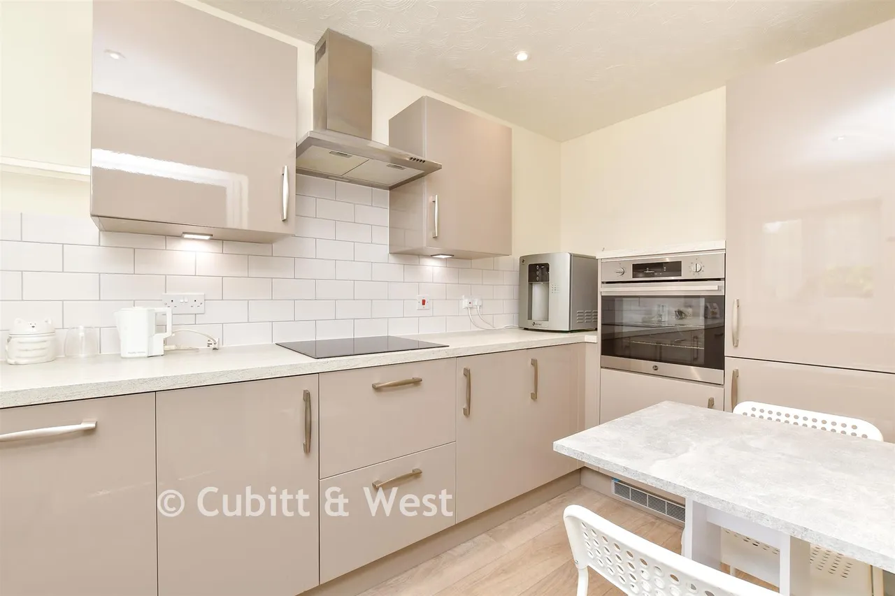 Great Tattenhams, Epsom, KT18, photo 7