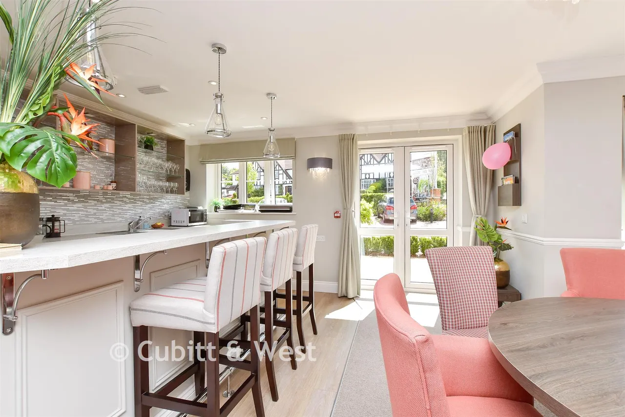 Great Tattenhams, Epsom, KT18, photo 4