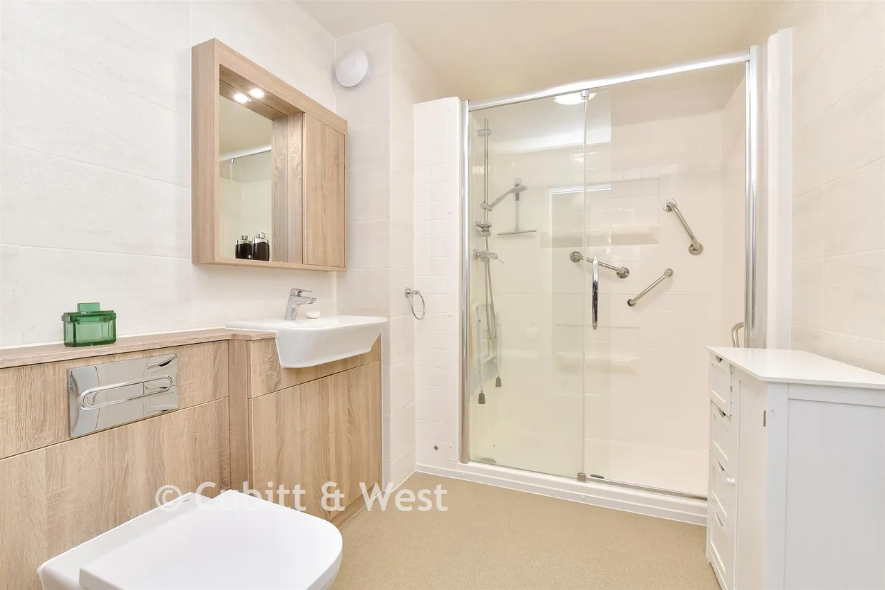 Great Tattenhams, Epsom, KT18, photo 11