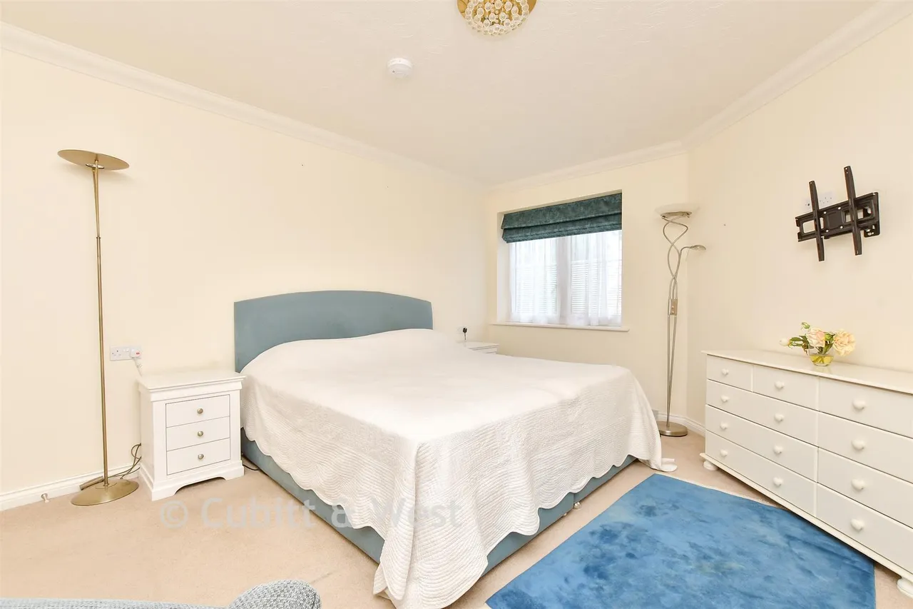 Great Tattenhams, Epsom, KT18, photo 9