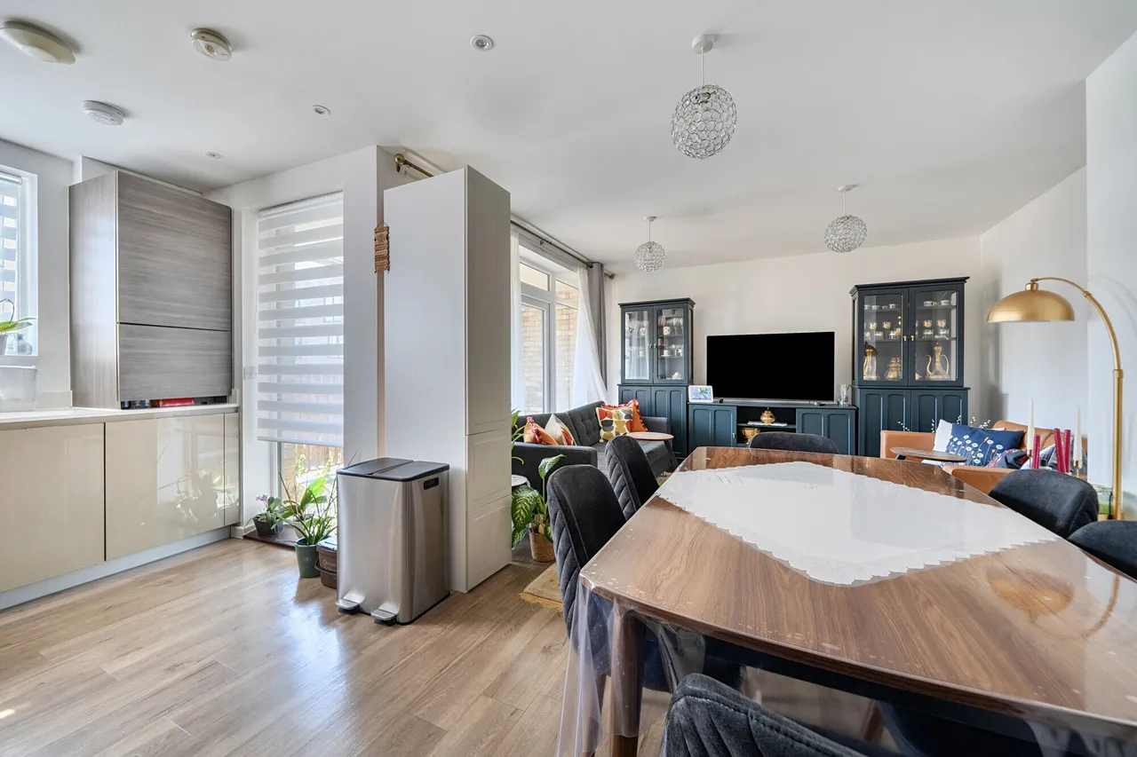 2 Dollis Valley Drive, High Barnet, EN5, photo 4