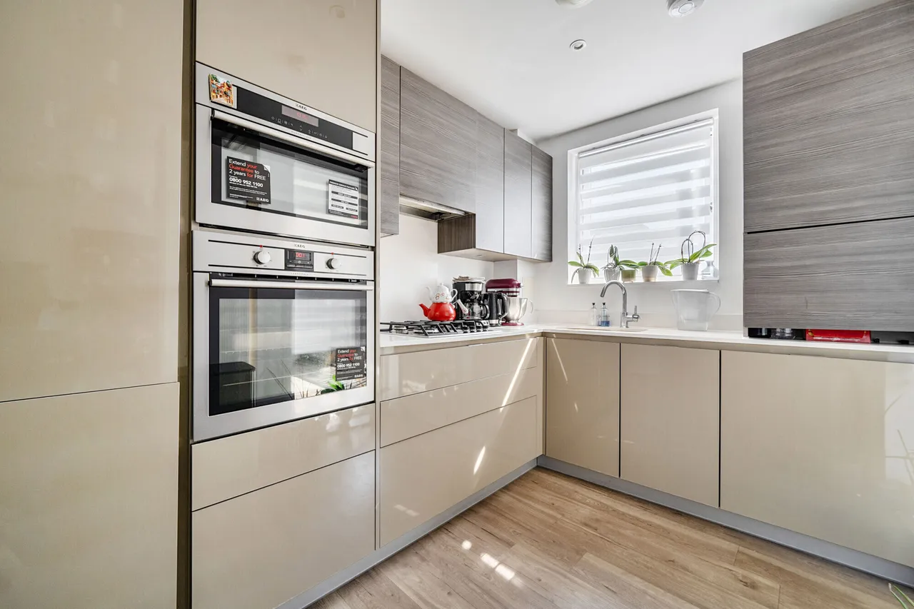 2 Dollis Valley Drive, High Barnet, EN5, photo 2