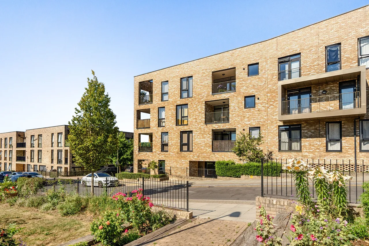 2 Dollis Valley Drive, High Barnet, EN5, photo 17