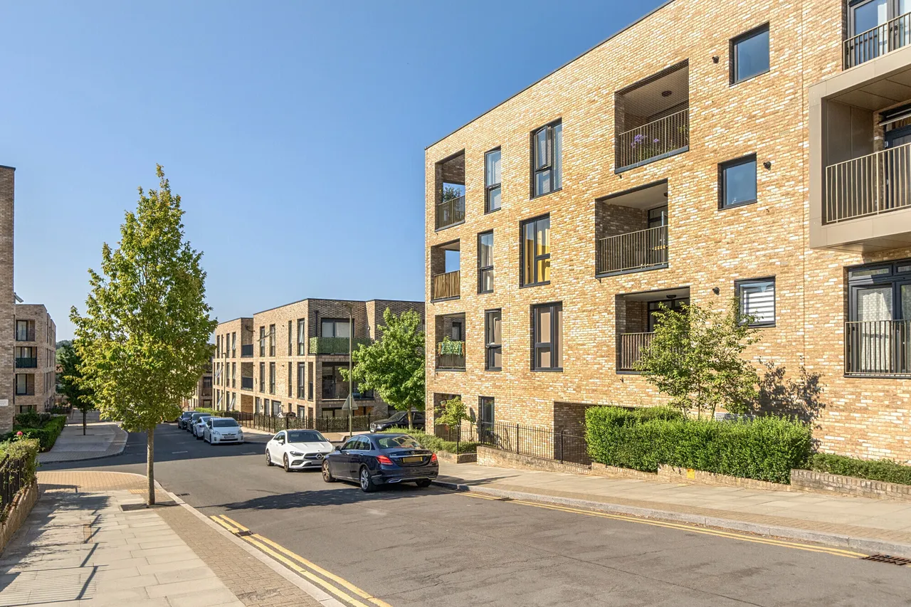 2 Dollis Valley Drive, High Barnet, EN5, photo 19