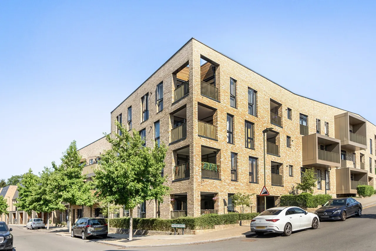 2 Dollis Valley Drive, High Barnet, EN5, photo 6