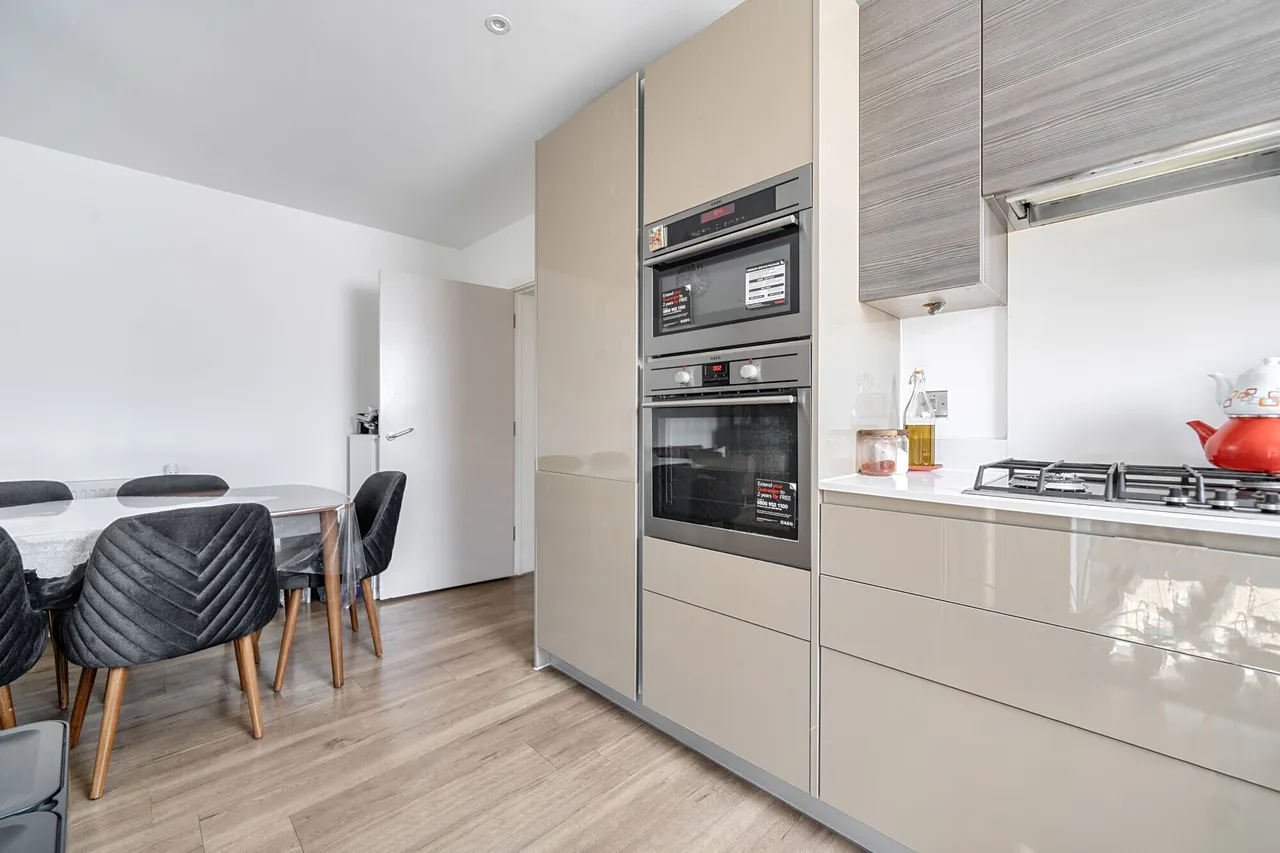 2 Dollis Valley Drive, High Barnet, EN5, photo 11