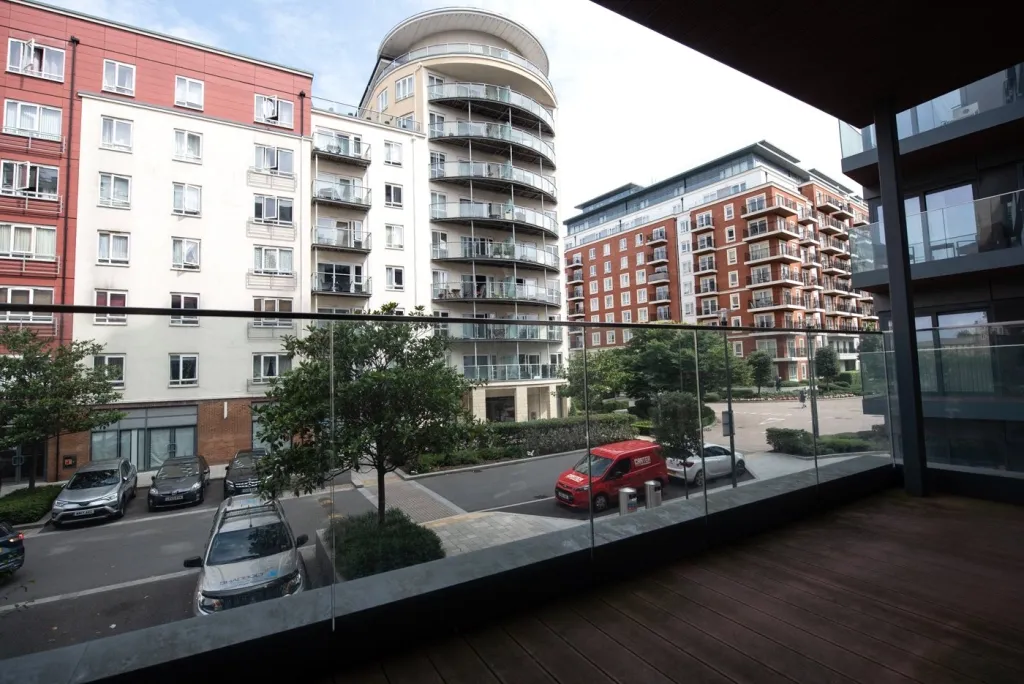 Boulevard Drive, Beaufort Park, NW9, photo 9