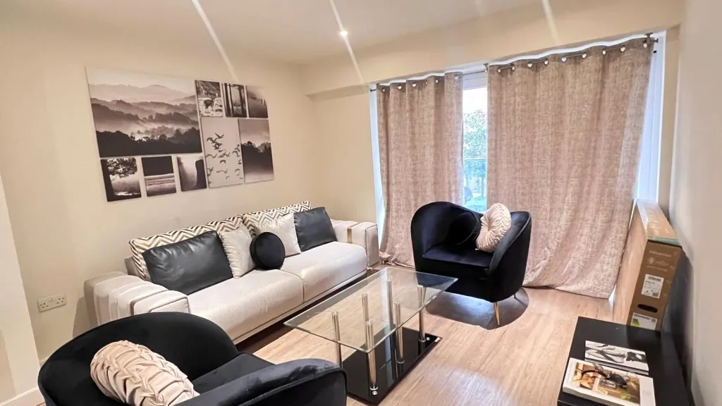 Boulevard Drive, Beaufort Park, NW9, photo 11