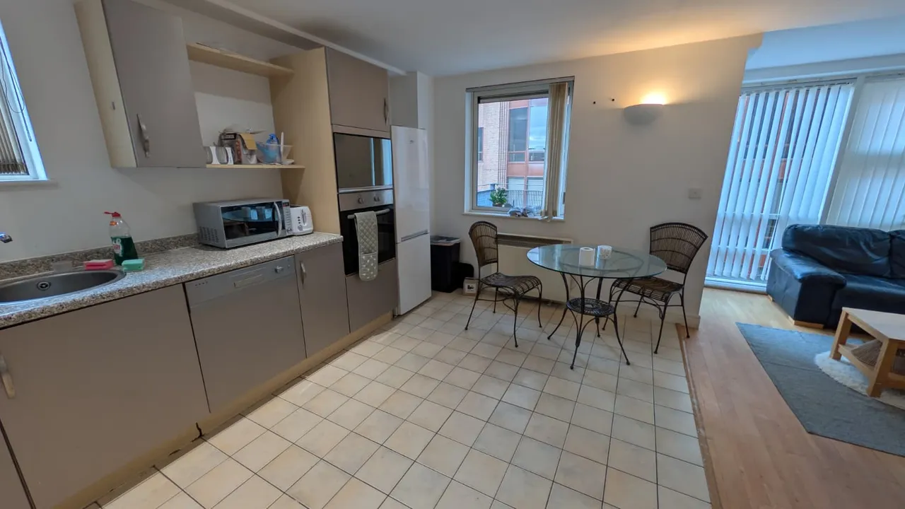W3, Whitworth Street West, photo 6