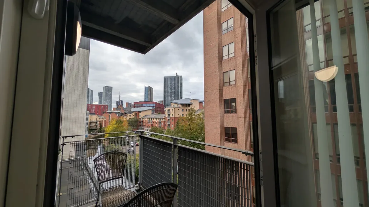 W3, Whitworth Street West, photo 8