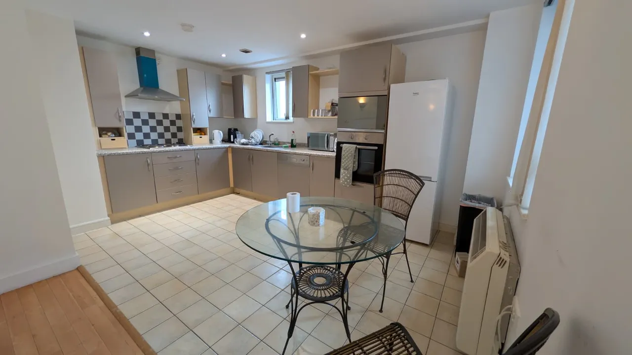 W3, Whitworth Street West, photo 4