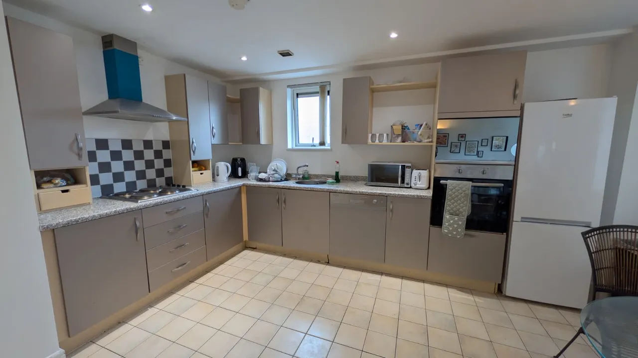W3, Whitworth Street West, photo 5