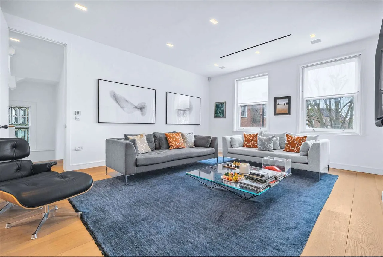 4 bed flat for sale — Frognal Lane, London, NW3 7DT