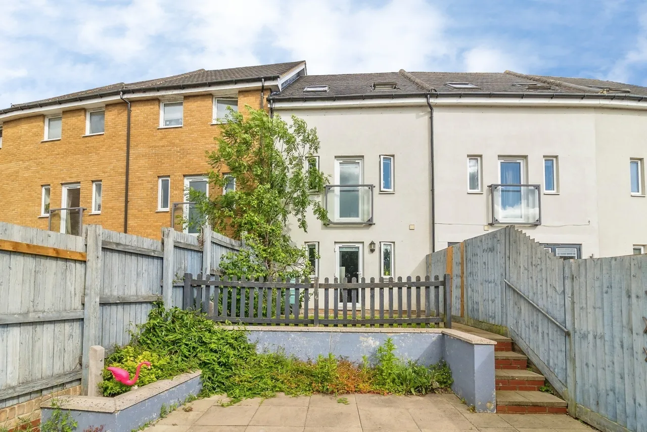 Top Fair Furlong, Redhouse Park, Milton Keynes, Buckinghamshire, MK14, photo 19