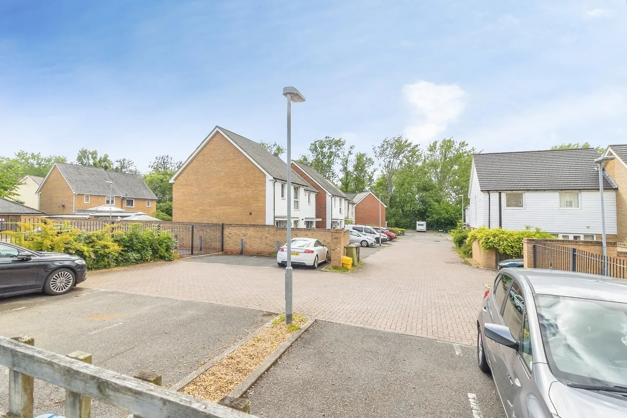 Top Fair Furlong, Redhouse Park, Milton Keynes, Buckinghamshire, MK14, photo 16