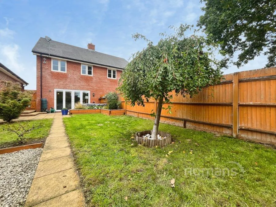 Skylark Place, Badshot Lea, GU9, photo 15
