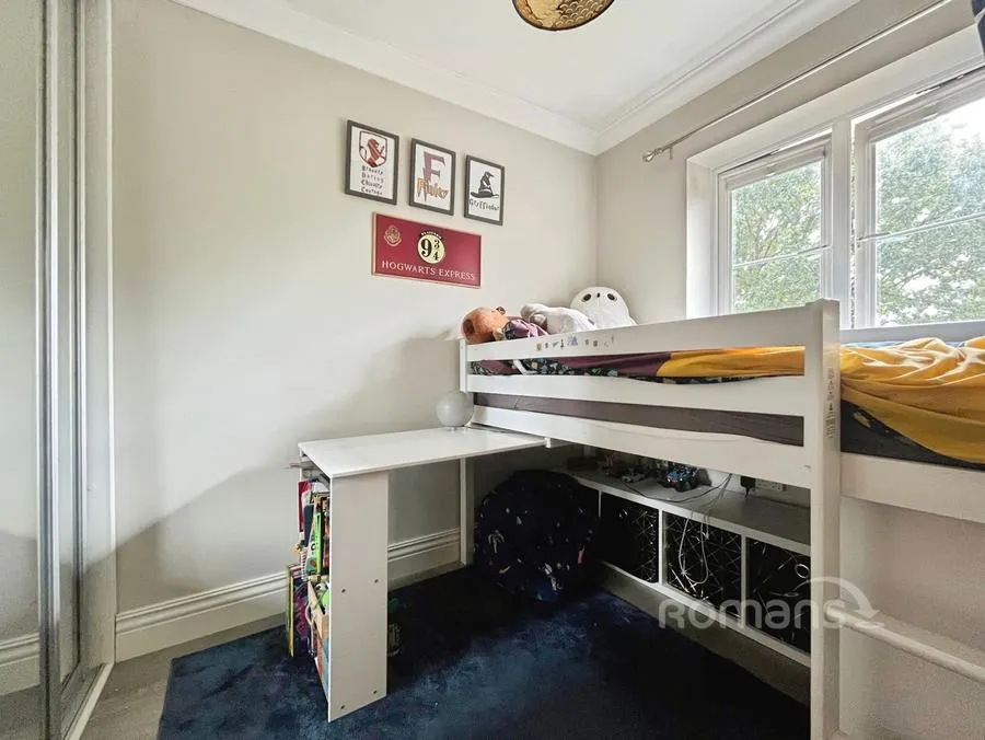 Skylark Place, Badshot Lea, GU9, photo 11