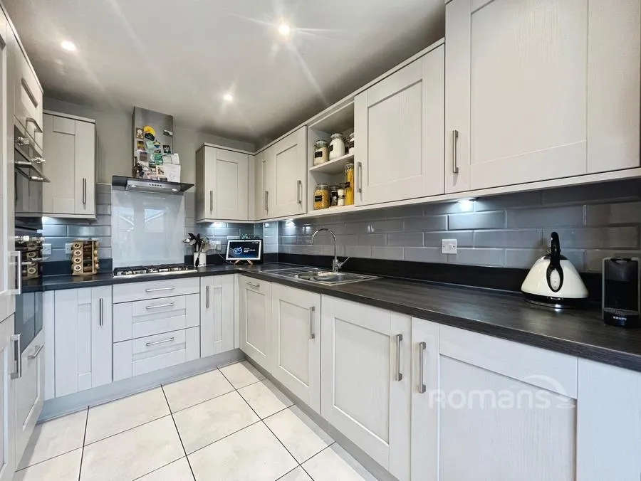 Skylark Place, Badshot Lea, GU9, photo 4