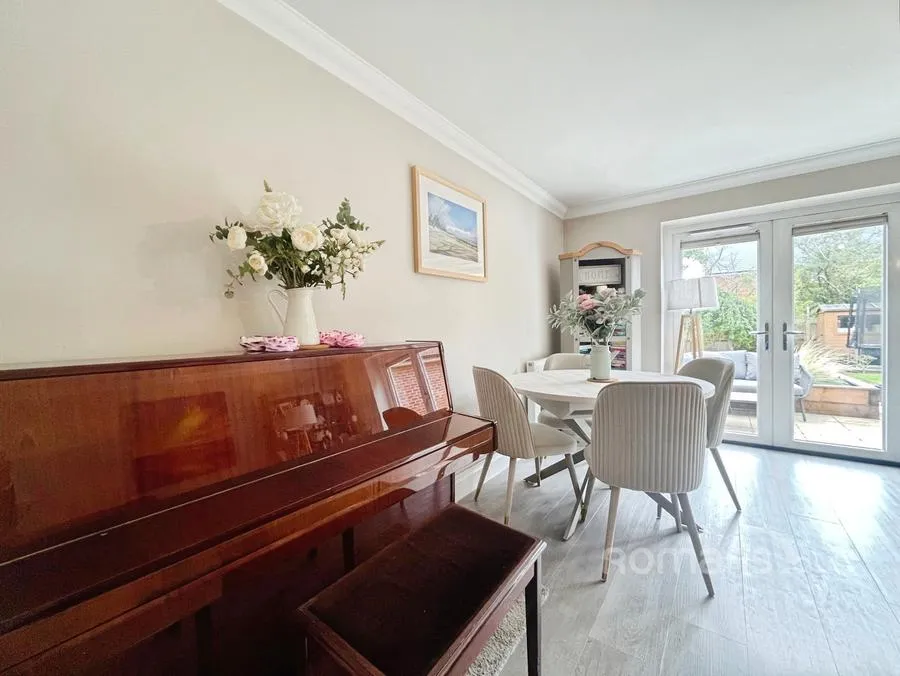 Skylark Place, Badshot Lea, GU9, photo 12