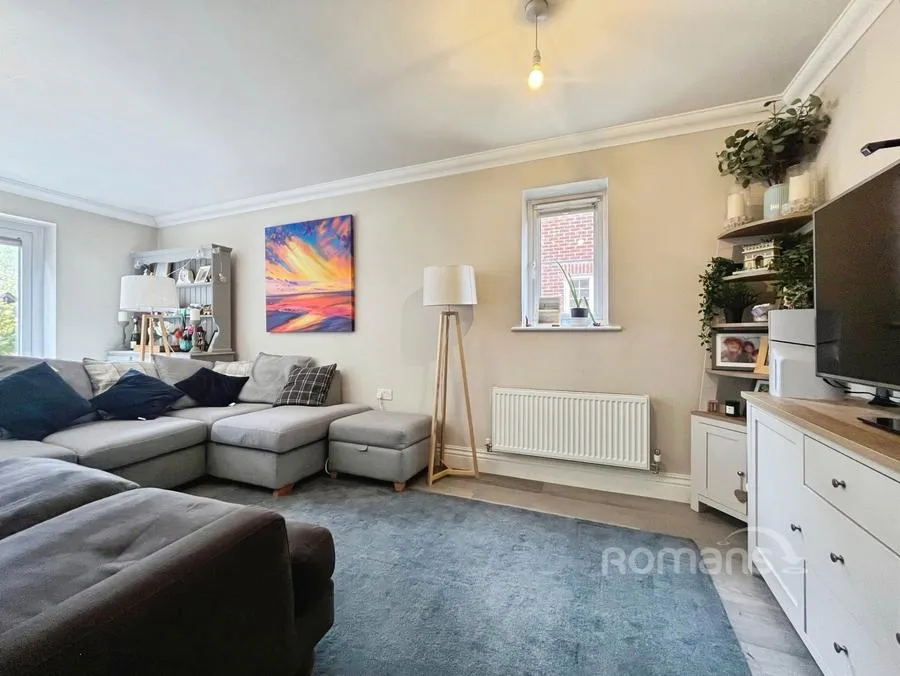 Skylark Place, Badshot Lea, GU9, photo 7