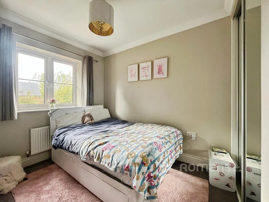 Skylark Place, Badshot Lea, GU9, photo 9