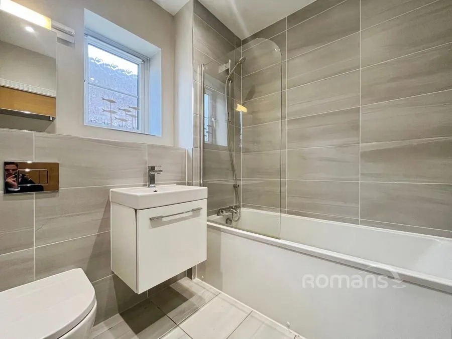 Skylark Place, Badshot Lea, GU9, photo 10