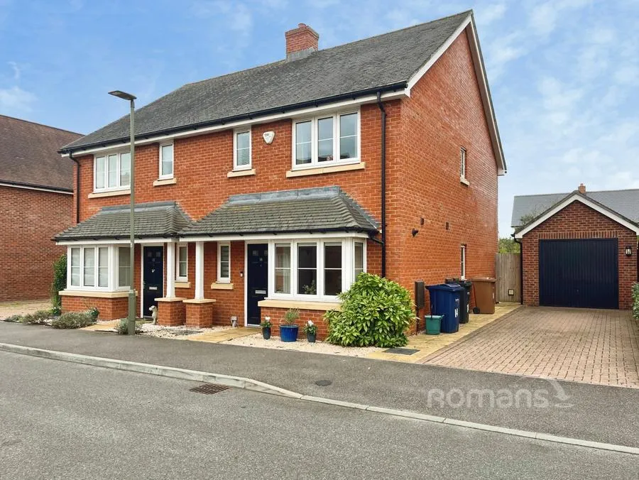 3 bed house for sale, Skylark Place, Badshot Lea, GU9