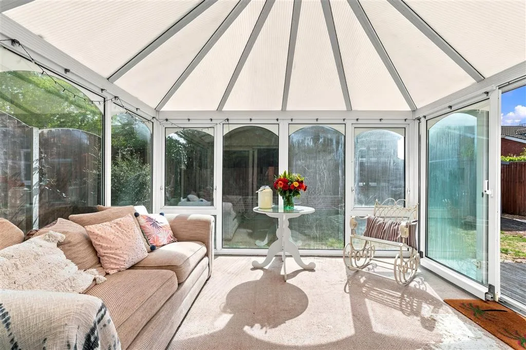 Firs Avenue, Uppingham, LE15, photo 2
