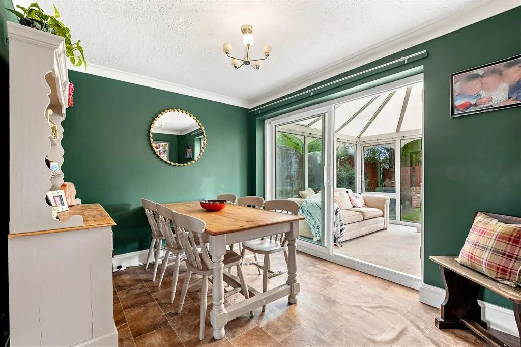 Firs Avenue, Uppingham, LE15, photo 3
