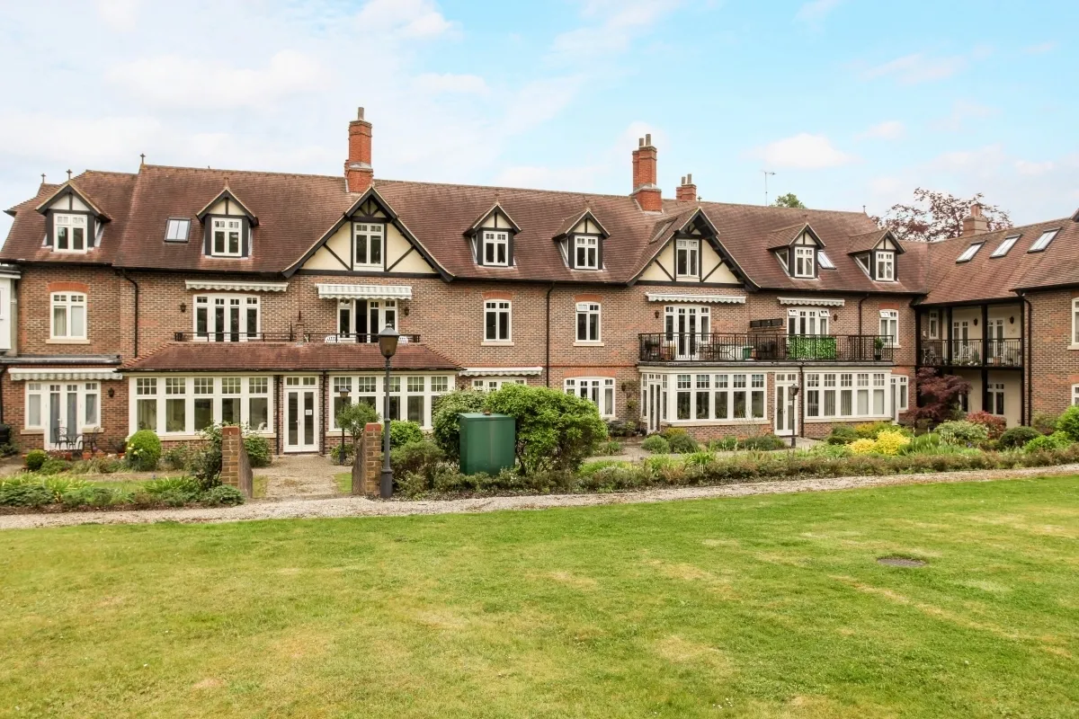 3 bed flat to rent — Horsham Road Guildford GU5