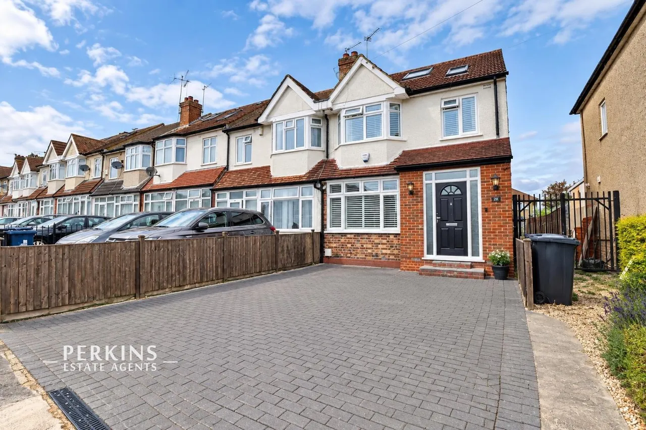 4 bed house for sale, Avon Road, Greenford, UB6