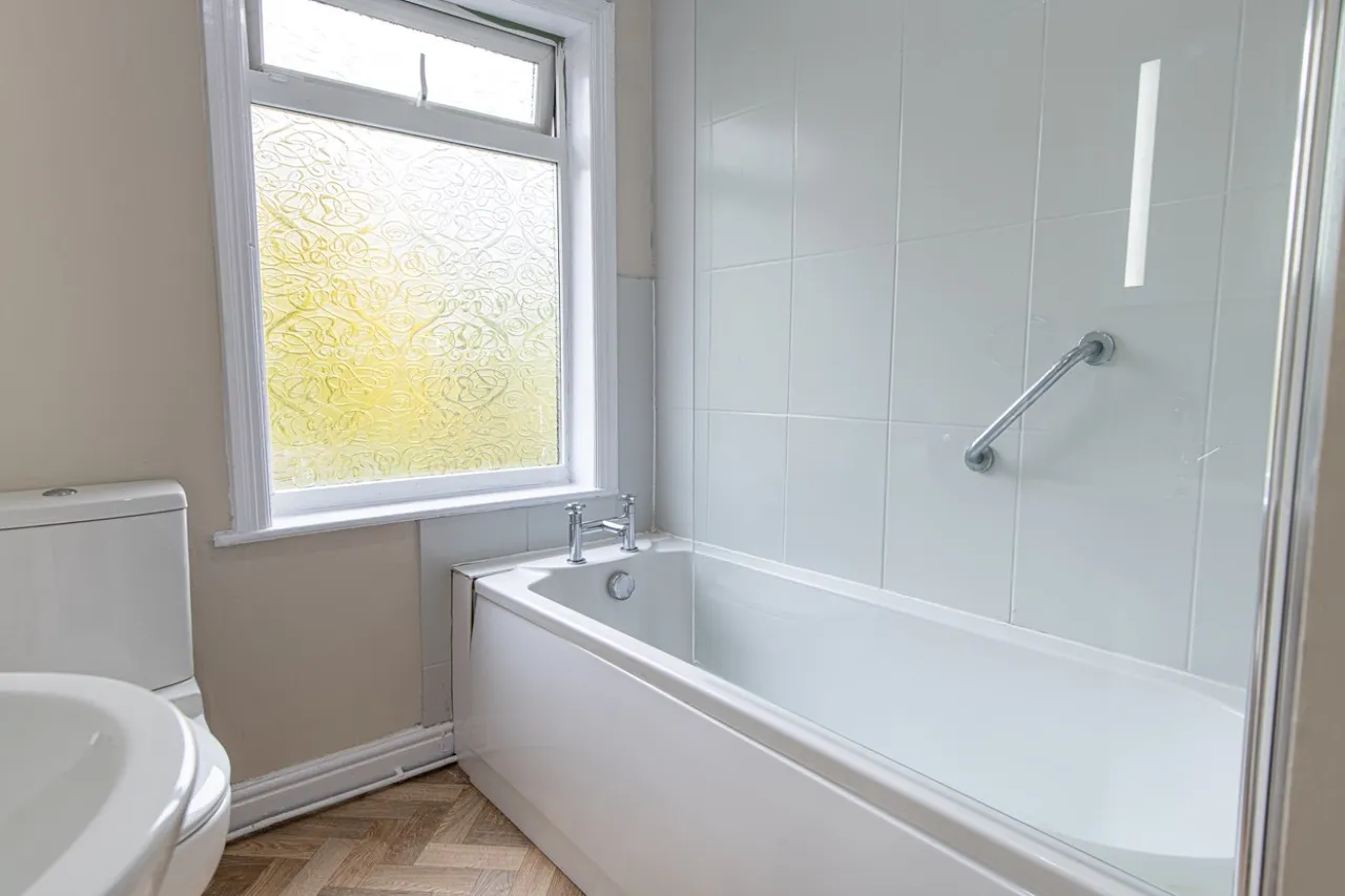 Holyhead Road, Oakengates, TF2, photo 14
