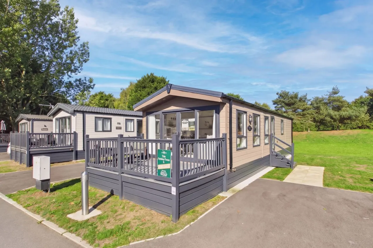 2 bed lodge for sale, Allerthorpe Park Golf Club, Allerthorpe, YO42