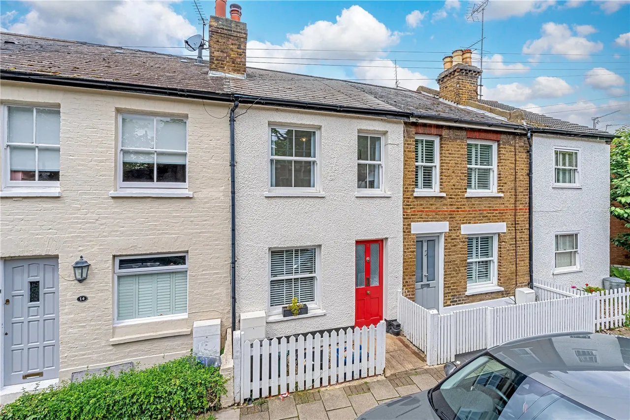 2 bed house for sale — Marsh Farm Road, Twickenham, TW2 6SH