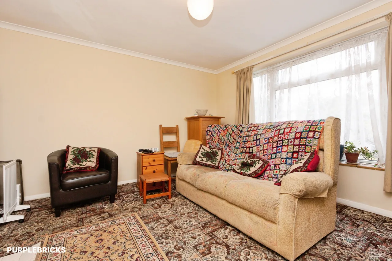 Little Heath Road, Woking, GU24, photo 5