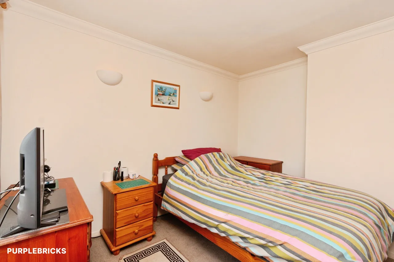 Little Heath Road, Woking, GU24, photo 19