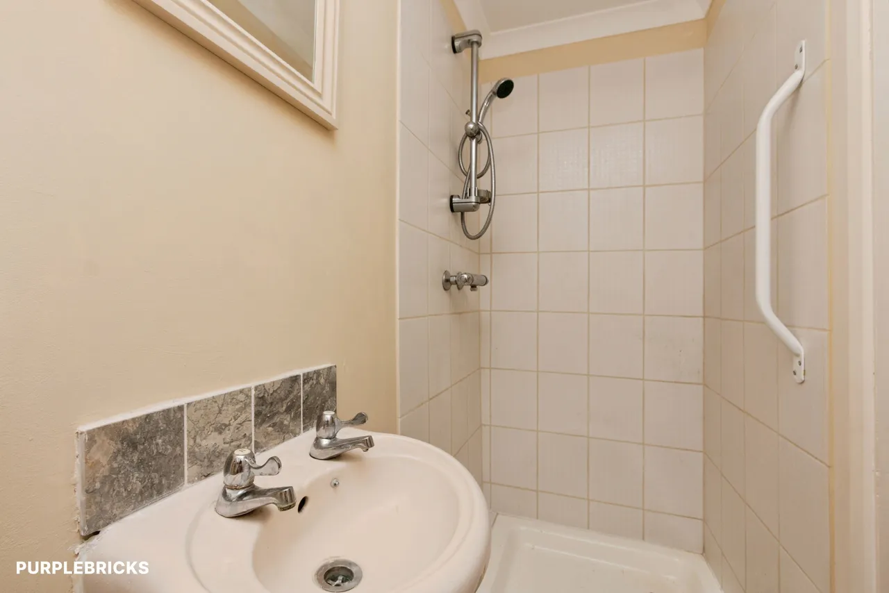 Little Heath Road, Woking, GU24, photo 6