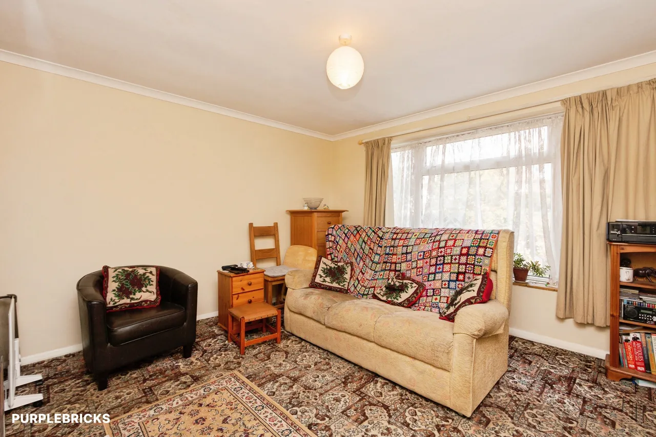 Little Heath Road, Woking, GU24, photo 4