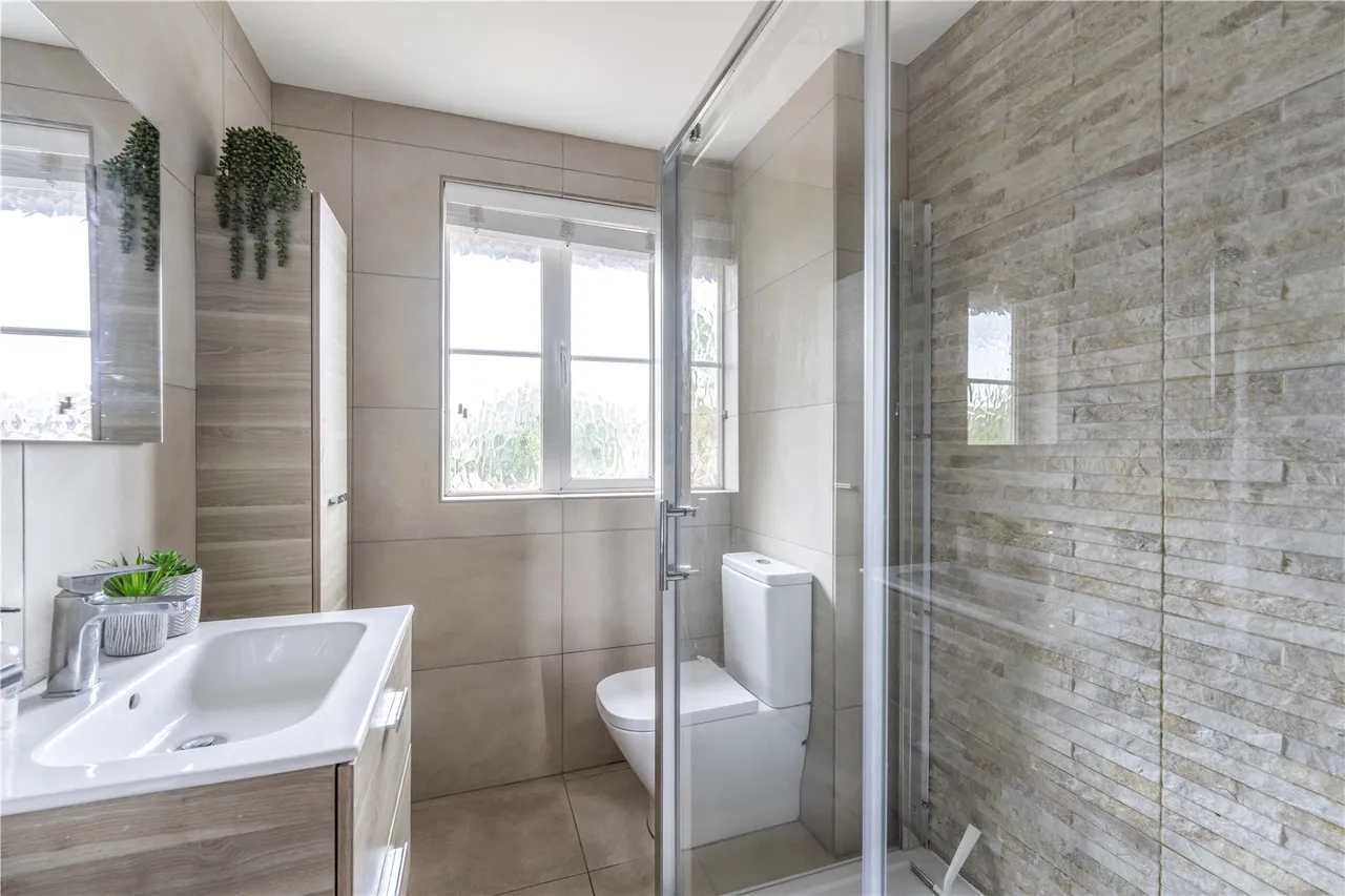Victors Drive, Hampton, TW12 3PJ, photo 6