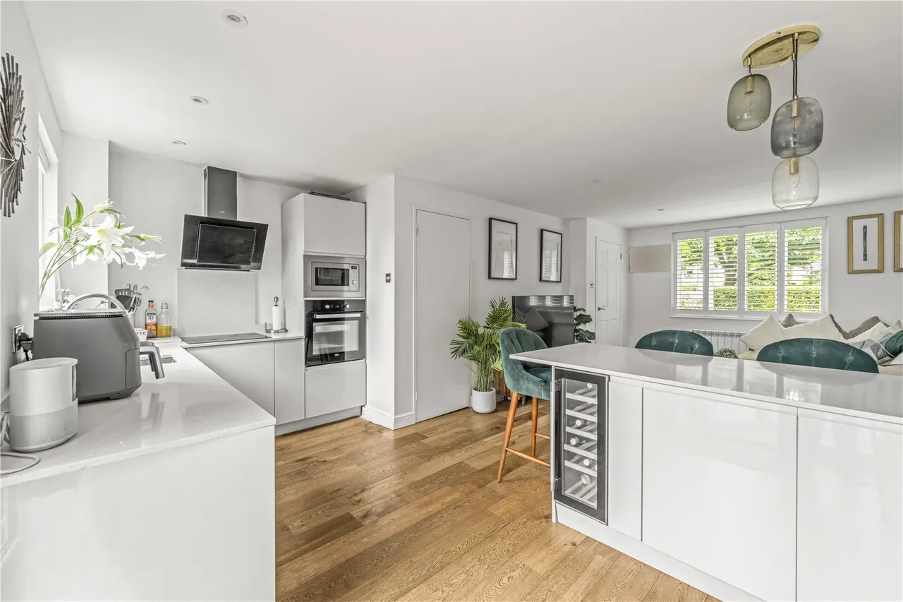 Victors Drive, Hampton, TW12 3PJ, photo 3